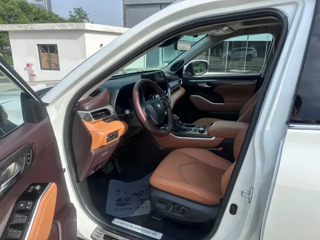Toyota Highlander — Фото автомобиля 4