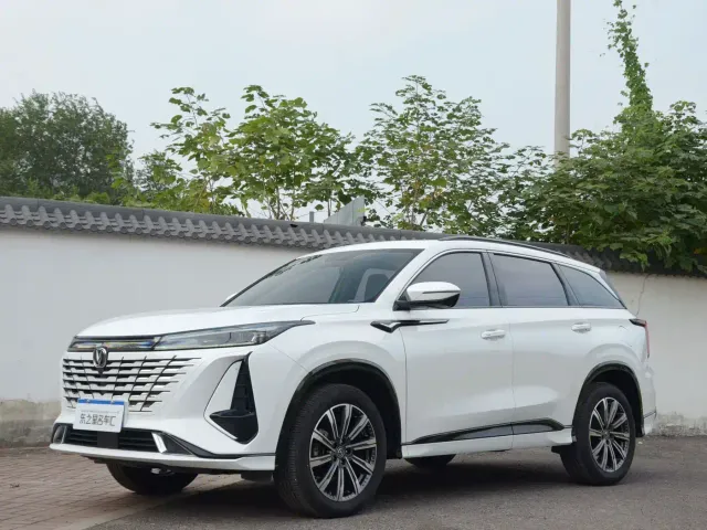 Фотография автомобиля — Changan CS75 Plus