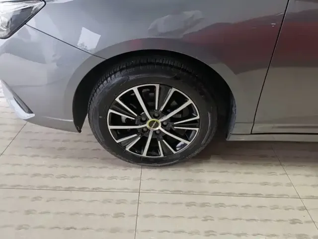 Roewe i5 — Фото автомобиля 22