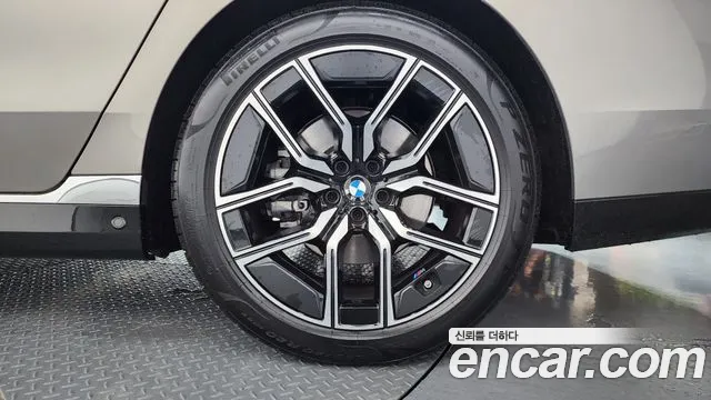 BMW 7-Series 7 серия (G70) 740i xDrive M Sport — Фото автомобиля 16