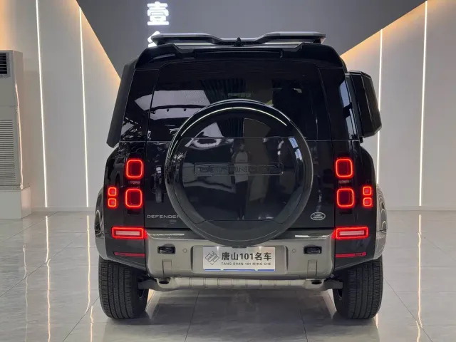 Land Rover Defender — Фото автомобиля 8