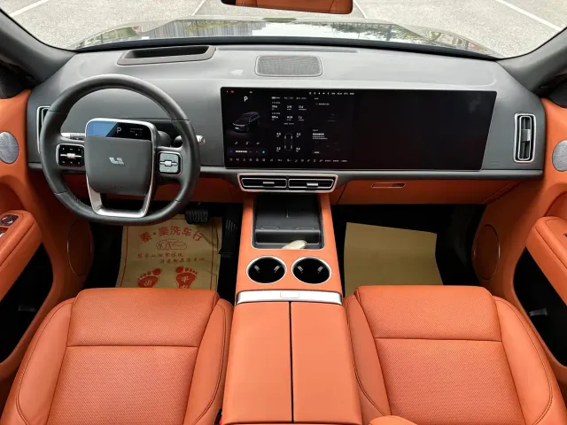 Li Auto L9 — Фото автомобиля 11