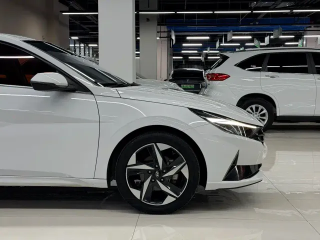 Hyundai Elantra — Фото автомобиля 4