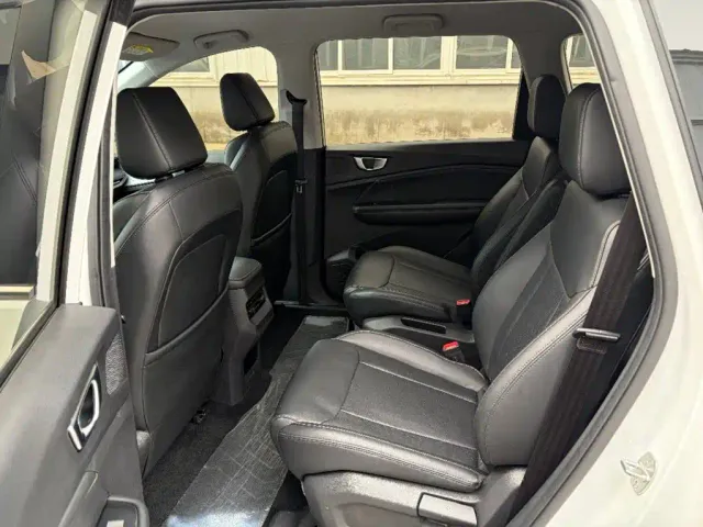 Wuling Jiachen — Фото автомобиля 4