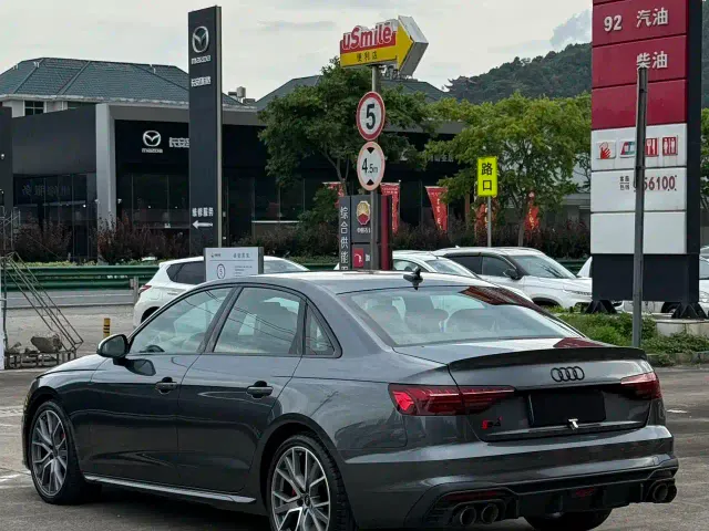 Audi S4 — Фото автомобиля 4