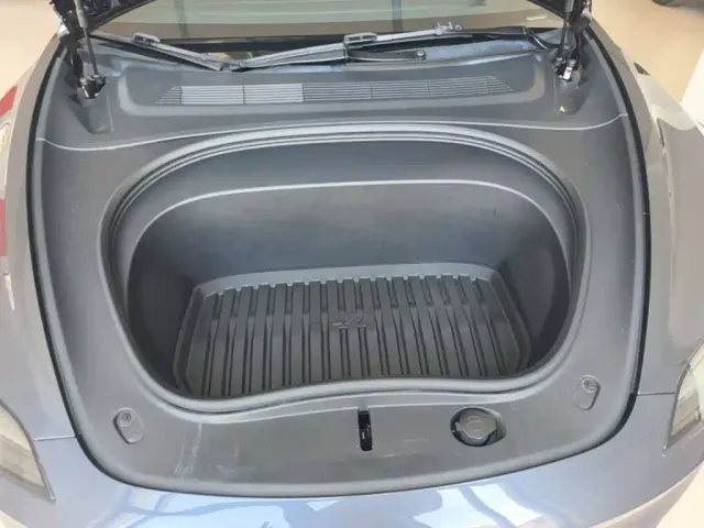 Tesla Model 3 — Фото автомобиля 19