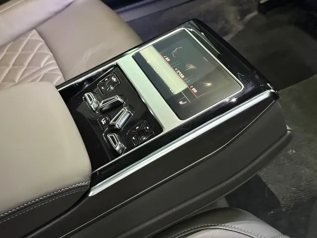 Audi A8 — Фото автомобиля 11