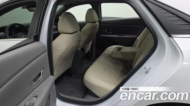 Hyundai Avante CN7 — Фото автомобиля 11