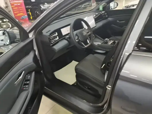 BYD Qin L — Фото автомобиля 10