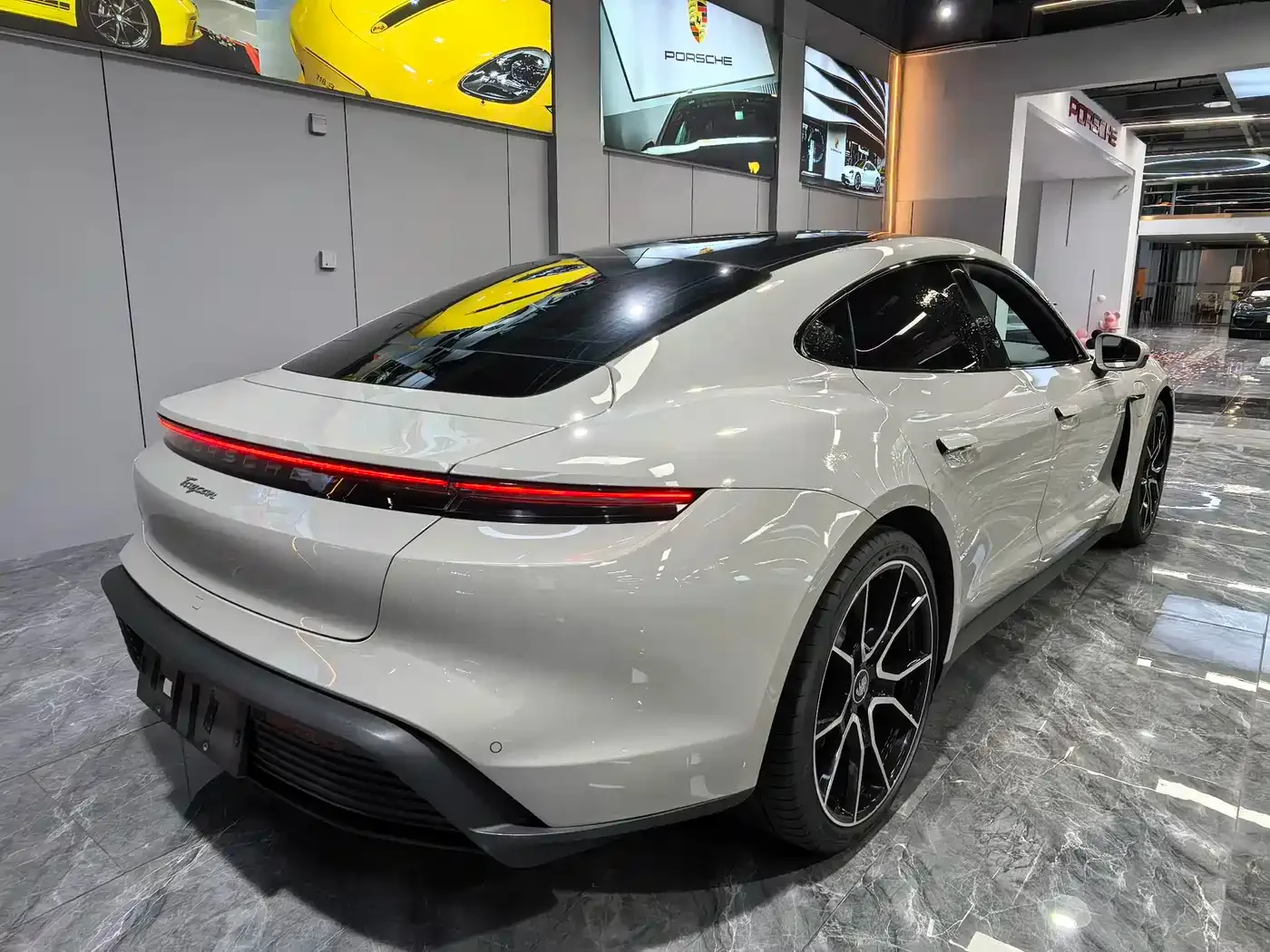 Porsche Taycan 2022 Facelift Taycan — Фото автомобиля 4