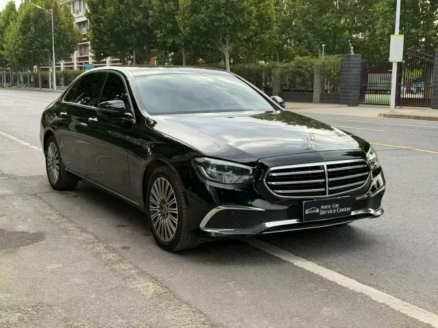 Mercedes-Benz E-Class — Фото автомобиля 3