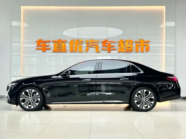 Mercedes-Benz E-Class — Фото автомобиля 4