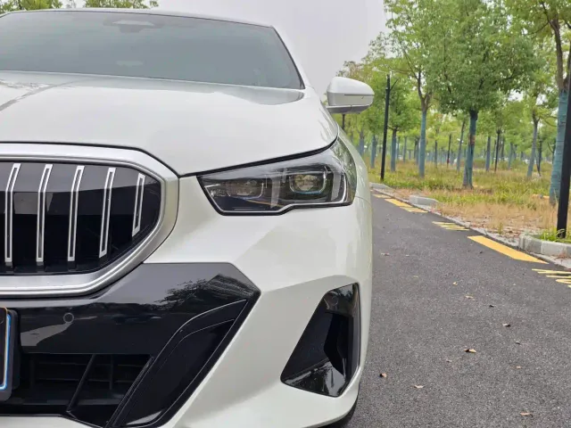 BMW 5 Series — Фото автомобиля 29
