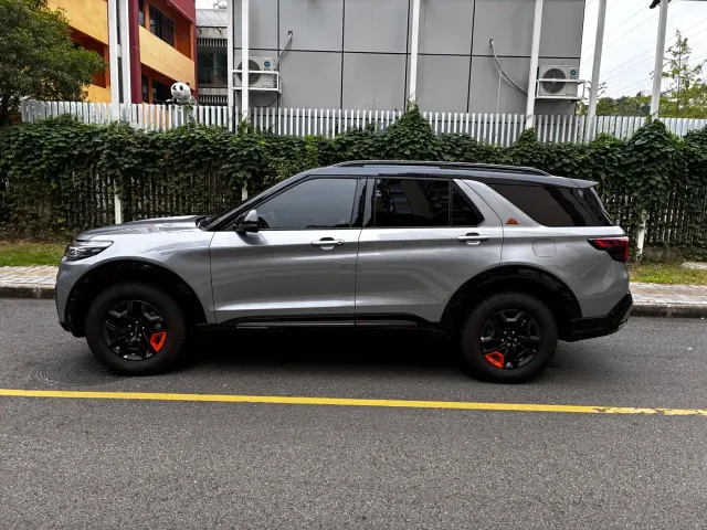 Ford Explorer — Фото автомобиля 7