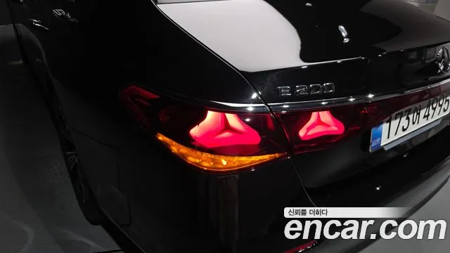 Mercedes-Benz E-Class — Фото автомобиля 20