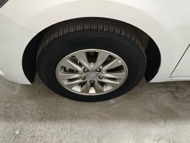 Hyundai Elantra — Фото автомобиля 22