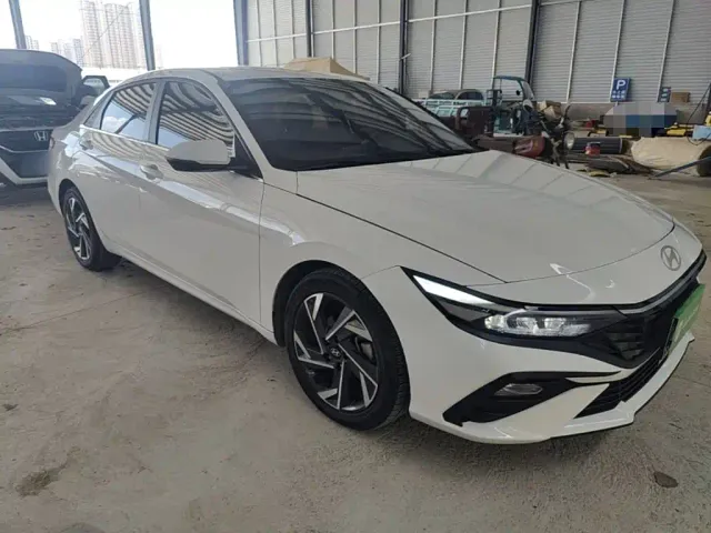 Hyundai Elantra — Фото автомобиля 3