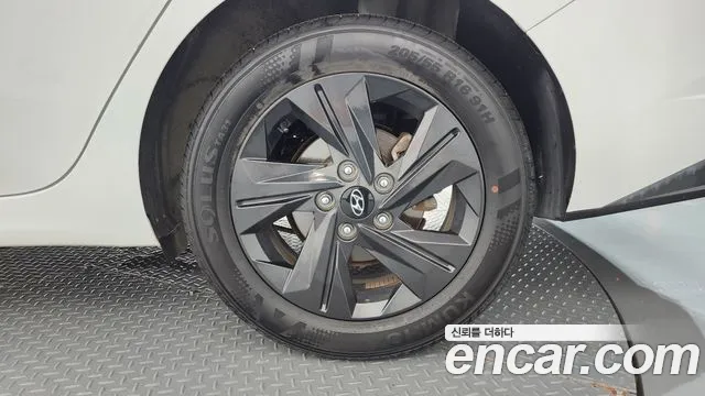 Hyundai AVANTE Avante (CN7) — Фото автомобиля 21