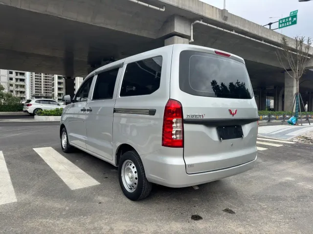 Wuling Hongguang V — Фото автомобиля 7