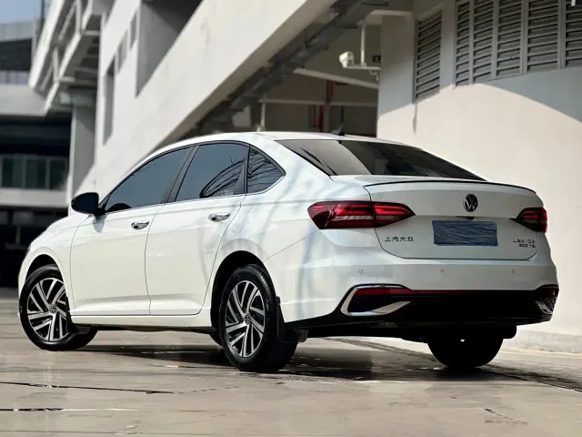 Volkswagen Lavida — Фото автомобиля 4