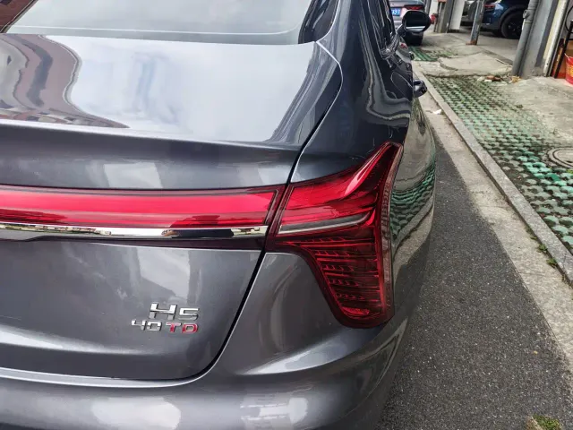 Hongqi H5 — Фото автомобиля 11