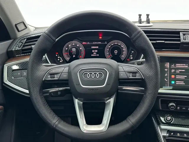 Audi Q3 — Фото автомобиля 11