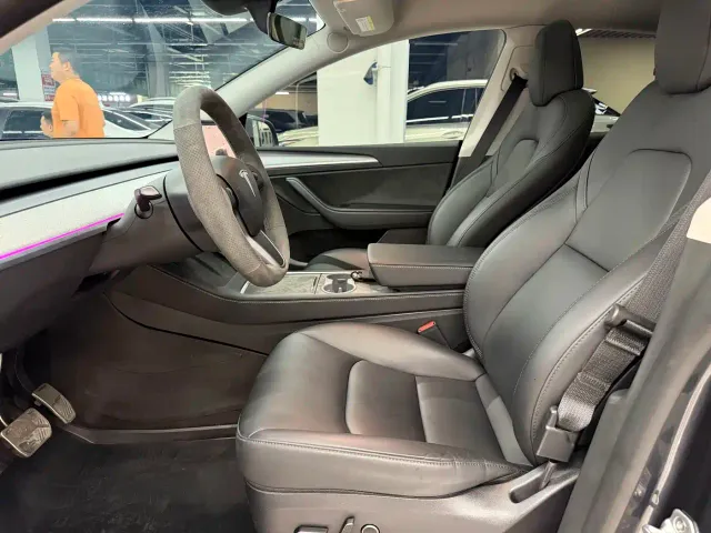 Tesla Model Y — Фото автомобиля 11