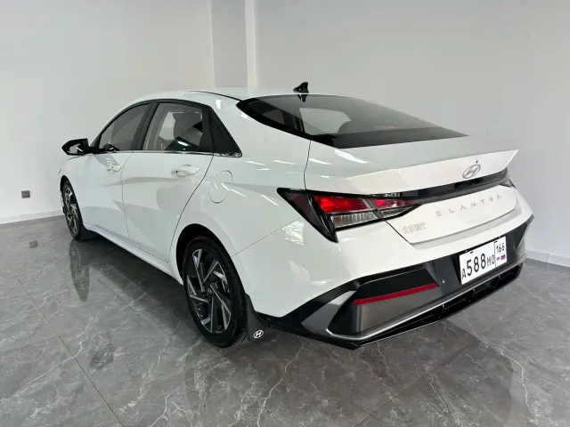 Hyundai Elantra — Фото автомобиля 4
