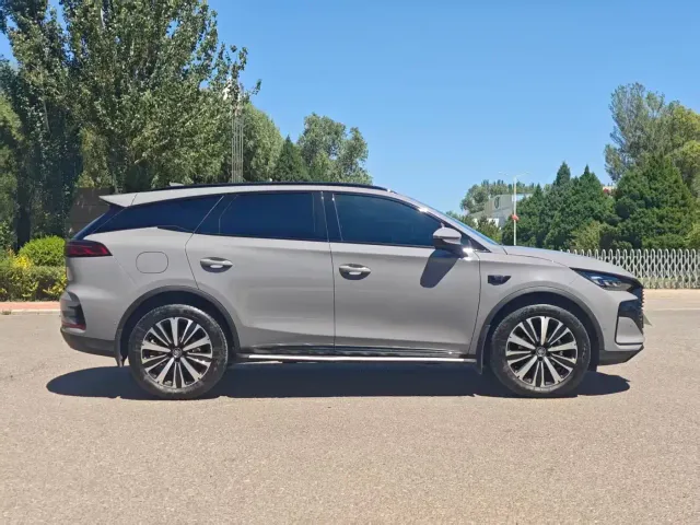 BYD Tang — Фото автомобиля 8