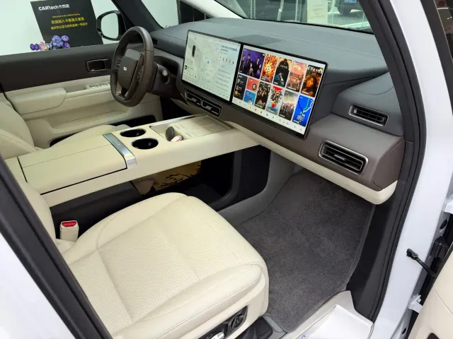 Li Auto MEGA — Фото автомобиля 15