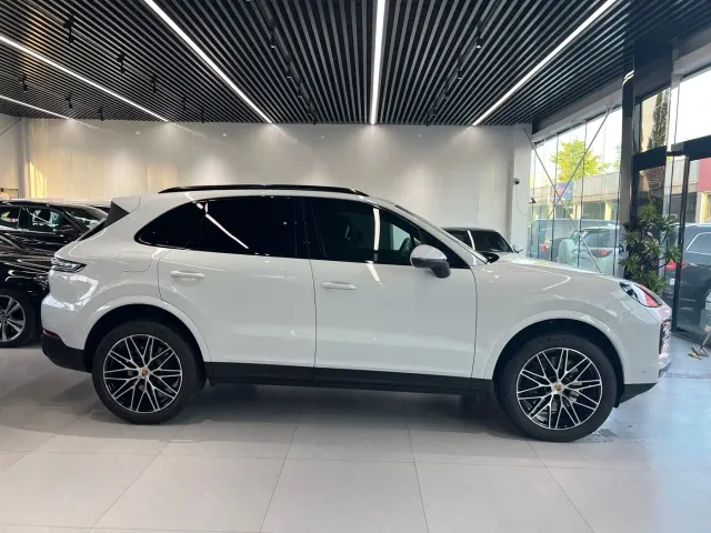 Porsche Cayenne — Фото автомобиля 4