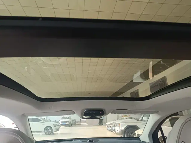Mercedes-Benz EQE SUV — Фото автомобиля 17