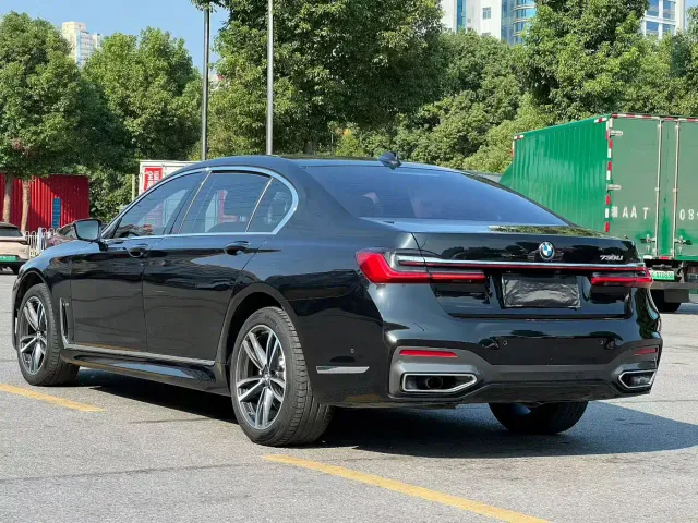 BMW 7 Series — Фото автомобиля 7