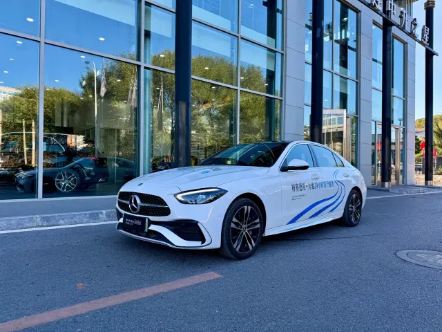 Фотография автомобиля — Mercedes-Benz C-Class