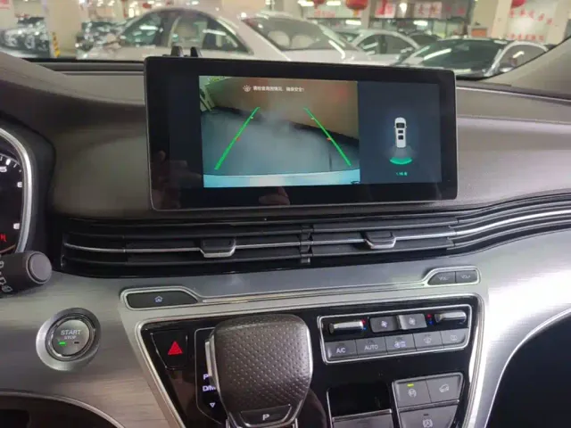 Roewe iMAX8 — Фото автомобиля 12