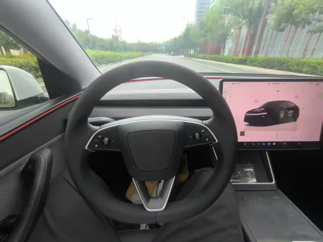 Tesla Model Y — Фото автомобиля 16