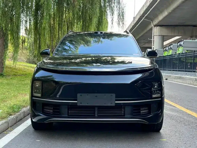 Li Auto L9 — Фото автомобиля 4