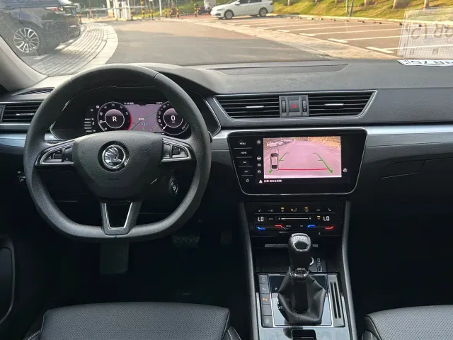 Skoda Superb — Фото автомобиля 17