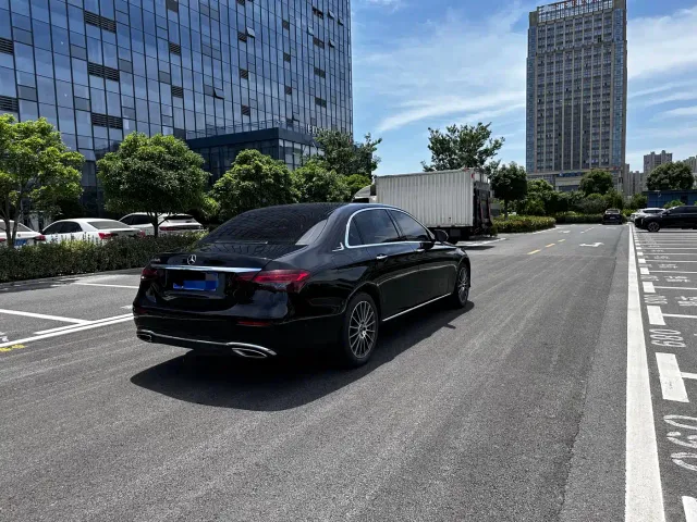 Mercedes-Benz E-Class — Фото автомобиля 6