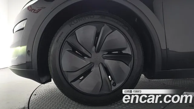 Tesla Model Y — Фото автомобиля 5