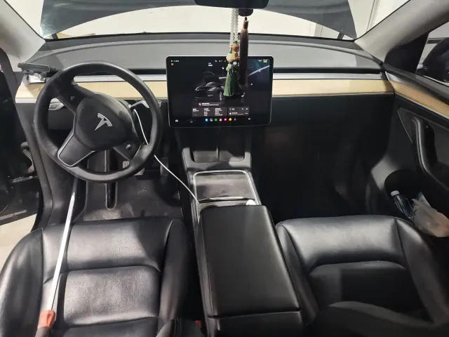 Tesla Model Y — Фото автомобиля 5