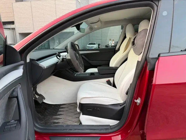 Tesla Model Y — Фото автомобиля 4
