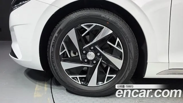 Hyundai Grandeur (New) Hybrid — Фото автомобиля 5