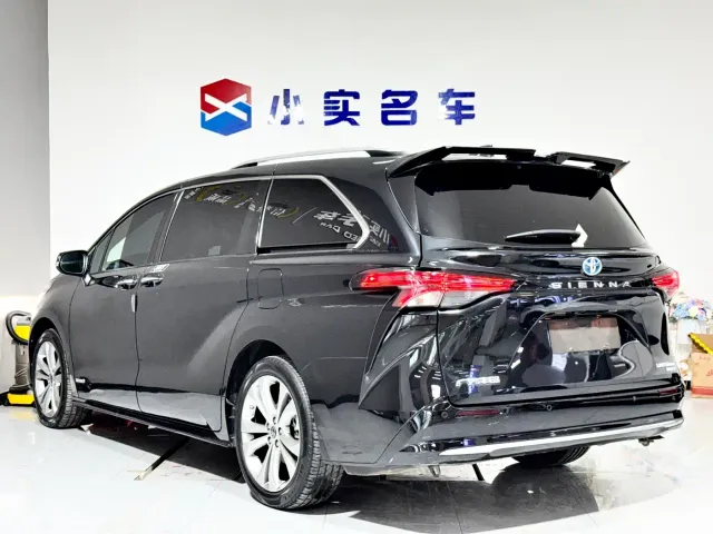 Toyota Sienna — Фото автомобиля 9
