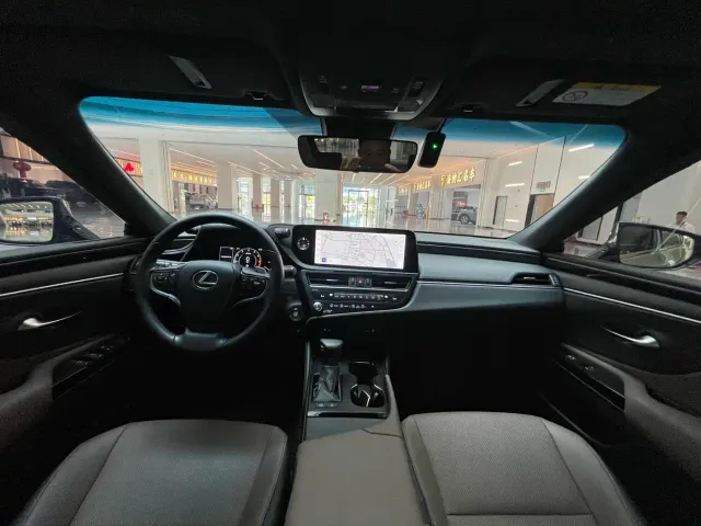 Lexus ES — Фото автомобиля 6