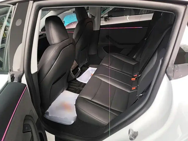 Tesla Model 3 — Фото автомобиля 16