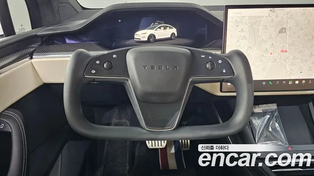 Tesla Model X — Фото автомобиля 14