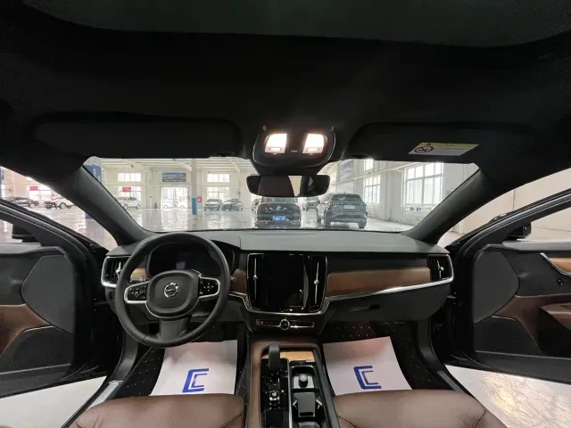 Volvo S90 — Фото автомобиля 9