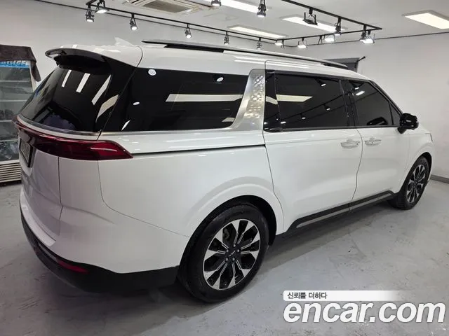 Kia Carnival Generation 4 — Фото автомобиля 7