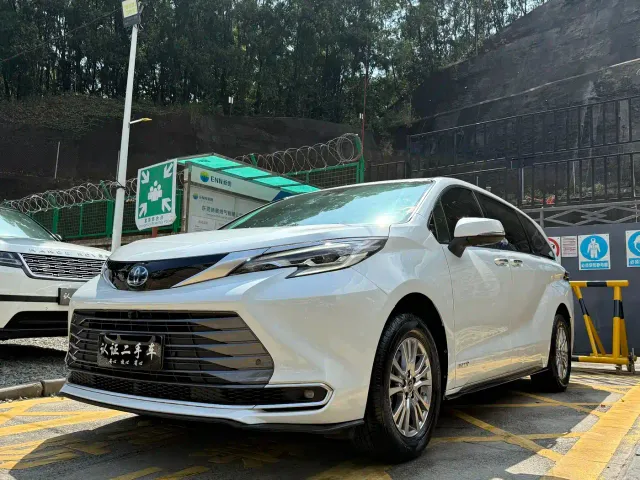 Фотография автомобиля — Toyota Sienna